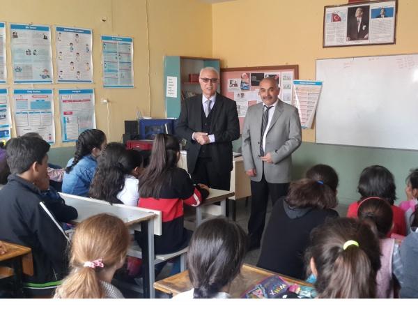 Kadirli´li yazar ve akademisyen Mansur IŞIKBOL okulumuzu ziyaret etti.